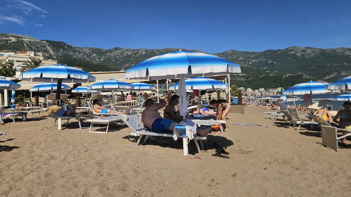 Svi kupači u šoku gledaju ovu ženu na plaži: Kad je izašla iz pliućaka usledio je apsolutni hit sezone VIDEO