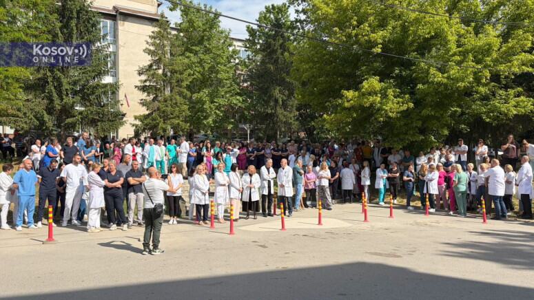 NASTAVLJAJU SE PROTESTI ZBOG HAPŠENJA SRBA IZ GRAČANICE: 15 minuta u znak podrške širom Kosmeta (VIDEO)