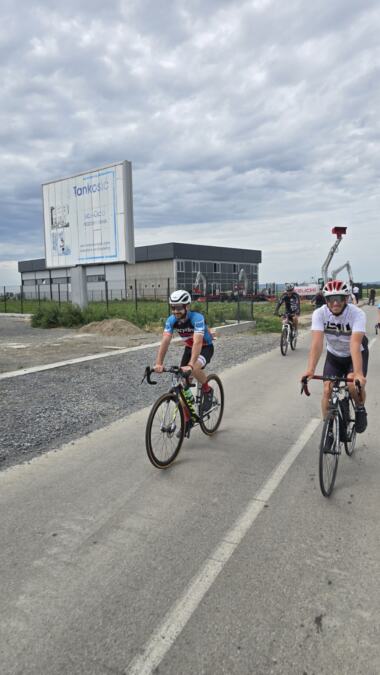 NADZORNIK OKRUŽNOG ZATVORA U NOVOM SADU U HUMANITARNOJ MISIJI! Okupio prvake sa Olimpijskih igara i vrhunske sportiste: Pedaliraj za bebino srculence (foto)