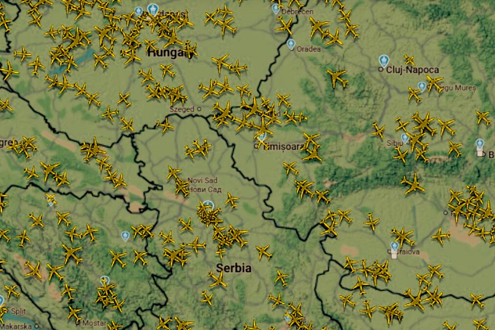 DRAMA NA NEBU IZNAD BALKANA, AVION "UHVATIO" MINI TORNADO: Stjuardesa odletela na plafon, strašne scene na letu iz Grčke - IMA POVREĐENIH