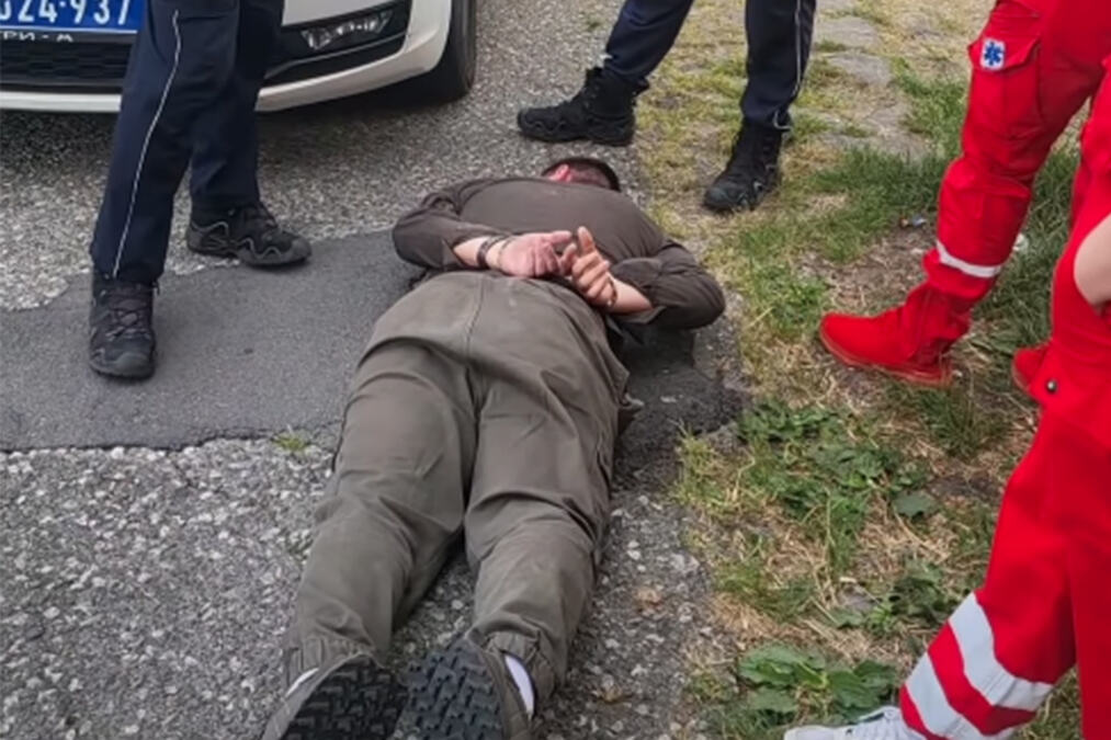 POGLEDAJTE UHAPŠENOG MLADIĆA ZBOG UBISTVA KOD BIP-a U BEOGRADU: Žrtva imala 92 godine, na mestu zločina opsadno stanje (foto, video)