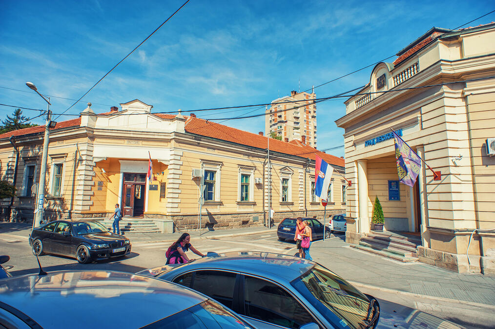 NOVA UZBUNA U LESKOVCU! Posle škola, dojava o bombi stigla i u zgradu Gradske uprave - hitno evakuisani svi zaposleni