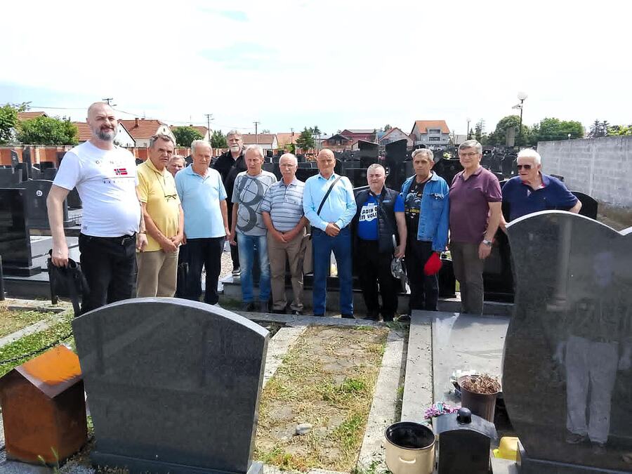 DA SE NIKAD NE ZABORAVI, VENCI ZA PALOG JUNAKA: Obeležena godišnjica pogibije dobrovoljca i heroja sa Košara Ljubomira Romića (FOTO)