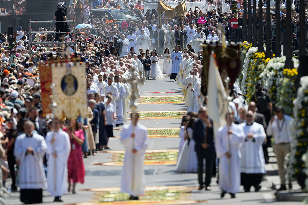 (FOTOGALERIJA) PAPU LAVA XIV U MADRIDU DOČEKALO VIŠE OD MILI