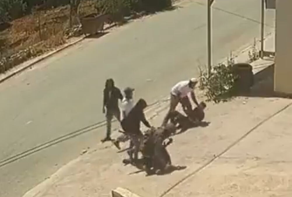 (UZNEMIRUJUĆI SNIMAK) IZRAELCI ZVERSKI PRETUKLI PALESTINCE! 