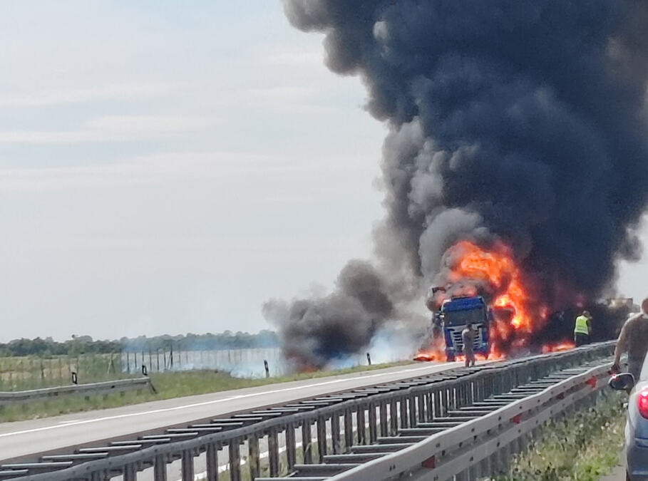 PRAVO ČUDO NA AUTO-PUTU KOD ŠIMANOVACA: Kamion izgoreo nakon