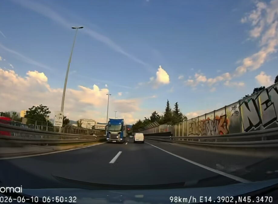 JEZIVI SNIMAK S AUTO-PUTA! Šleper JURIO u kontrasmeru, vozač ga ugledao u POSLEDNJEM TRENUTKU! Policija ga ubrzo zaustavila, usledio HAOS! (VIDEO)