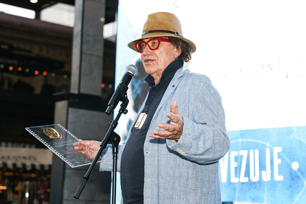 Dodelom nagrade "Živojin Žika Pavlović" Lordanu Zafranoviću 