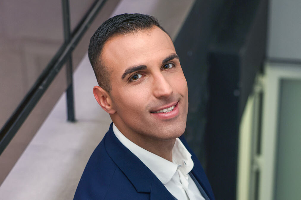 ISTINSKI ZALJUBLJENIK U SVOJ POSAO  – ALEKSANDAR KRKOBABIĆ, NOVO TV LICE INFORMATIVNOG PROGRAMA KURIR TELEVIZIJE 