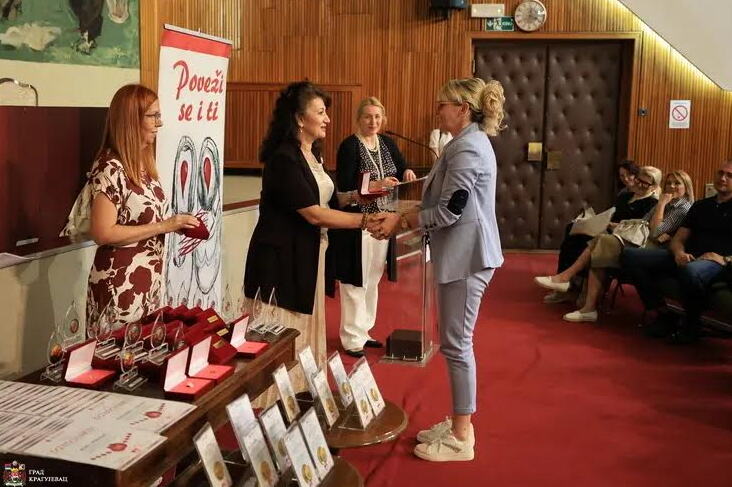 KRAGUJEVAC PONOVO "NAJHUMANIJI GRAD" U SRBIJI: Dodeljena priznanja dobrovoljnim davaocima, među njima i ljudi koji su krv dali više od 100 puta (FOTO)