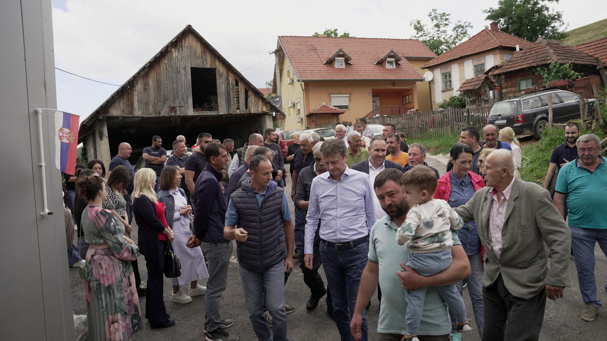 OBEĆANO – ISPUNJENO! Država asfaltirala put u mestu u kom živi čak 13 mališana, koji će sada lakše stizati do škole – ovo je danas najveseliji zaseok u Srbiji