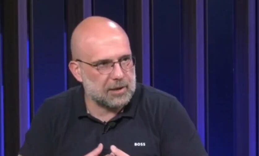 ČLAN PREDSEDNIŠTVA DS UVREDIO VIŠE OD MILION PRAVOSLAVNIH VERNIKA! Milićević brani profesorku Vasić koja tvrdi da je celivanje relikvije je fetišizam! (VIDEO) 