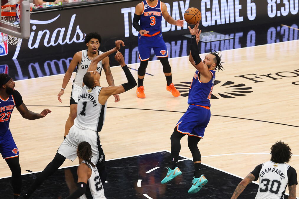 NJUJORK JE NBA ŠAMPION POSLE VIŠE OD POLA VEKA! Čudesni Branson ubacio 45 poena i doneo Niksima istorijsku titulu!