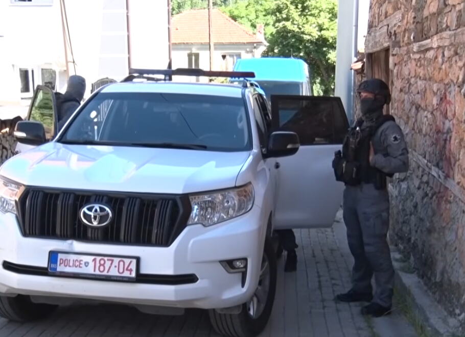 NAORUŽANI KURTIJEVI SPECIJALCI UHAPSILI SRBE NA KOSMETU! Kancelarija za KiM: Oni su bič u rukama Aljbina Kurtija kome je cilj proterivanje Srba!