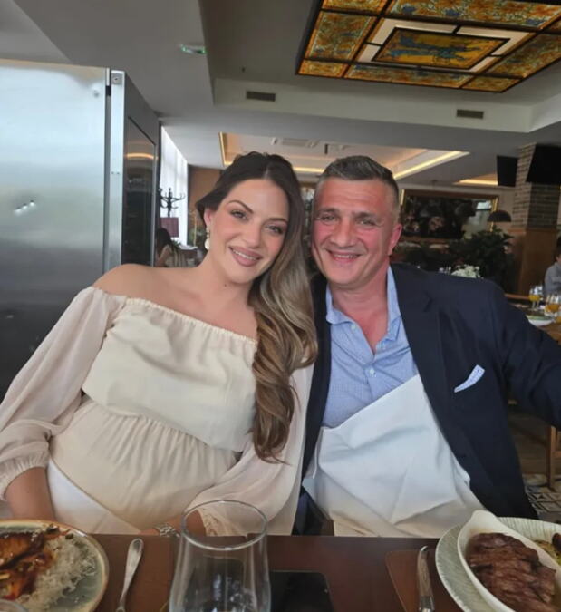 TRUDNA ĆERKA SUZANE MANČIĆ Lepa Teodora čeka dete sa 23 godine starijim suprugom: Pokazala trudnički stomak (FOTO)