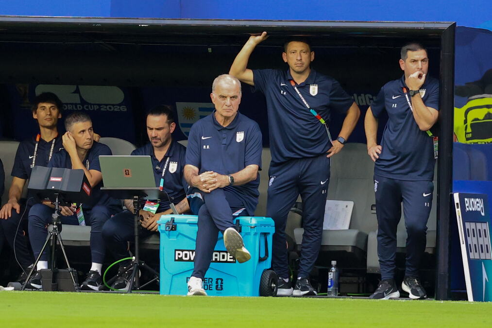 NEĆE DA GLUMI MANEKENA NA MUNDIJALU! Čuveni trener spustio glavu pred kamerama i izazvao haos – FIFA besna!
