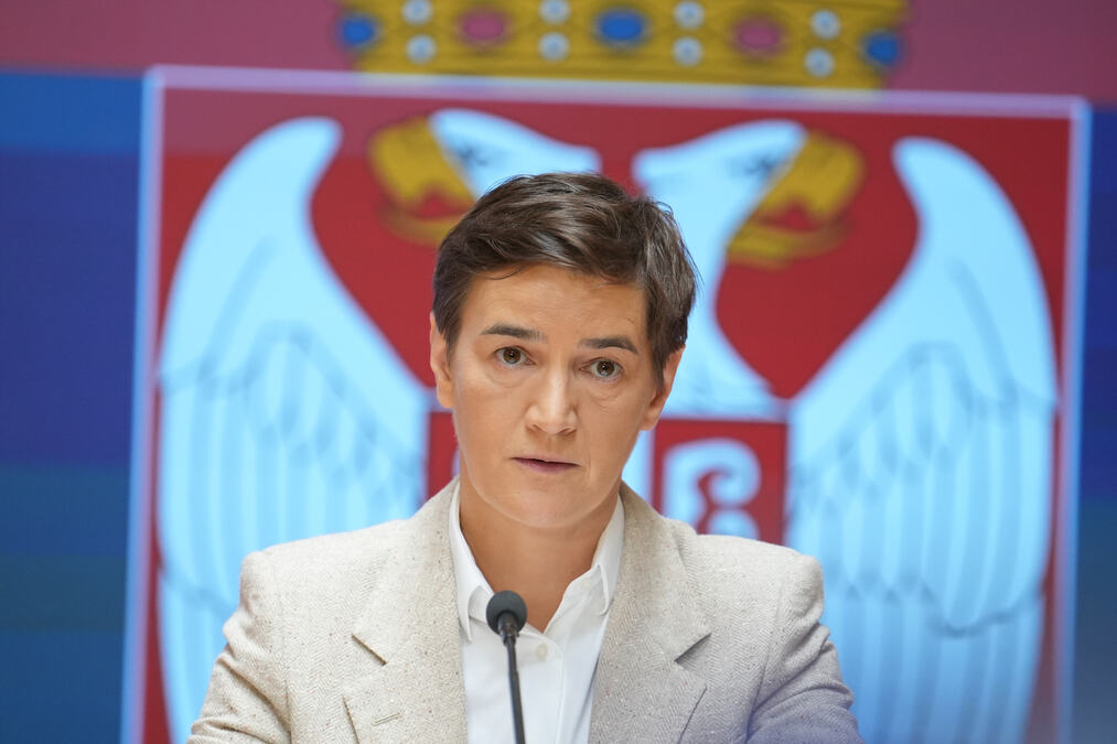 UŽIVO ANA BRNABIĆ SE OBRAĆA JAVNOSTI: Sada znamo da je laž o zvučnom topu planirana mesec i po dana unapred
