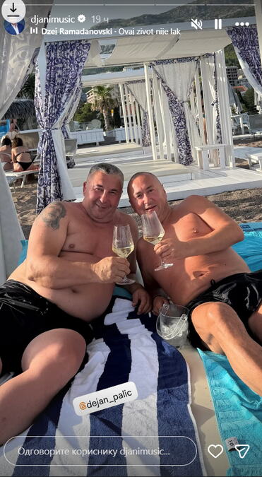 ĐANI SE SKINUO DO POJASA I NAZDRAVLJA VINOM: Cela plaža gledala u njega, a tek kakvu je feštu napravio u restoranu (FOTO)