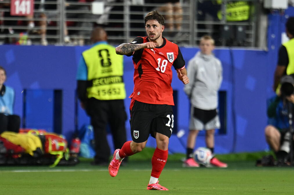 PROJEKTIL SA 20 METARA! Pogledajte spektakularan gol Austrijanaca - majstorija za TV špice! (VIDEO)