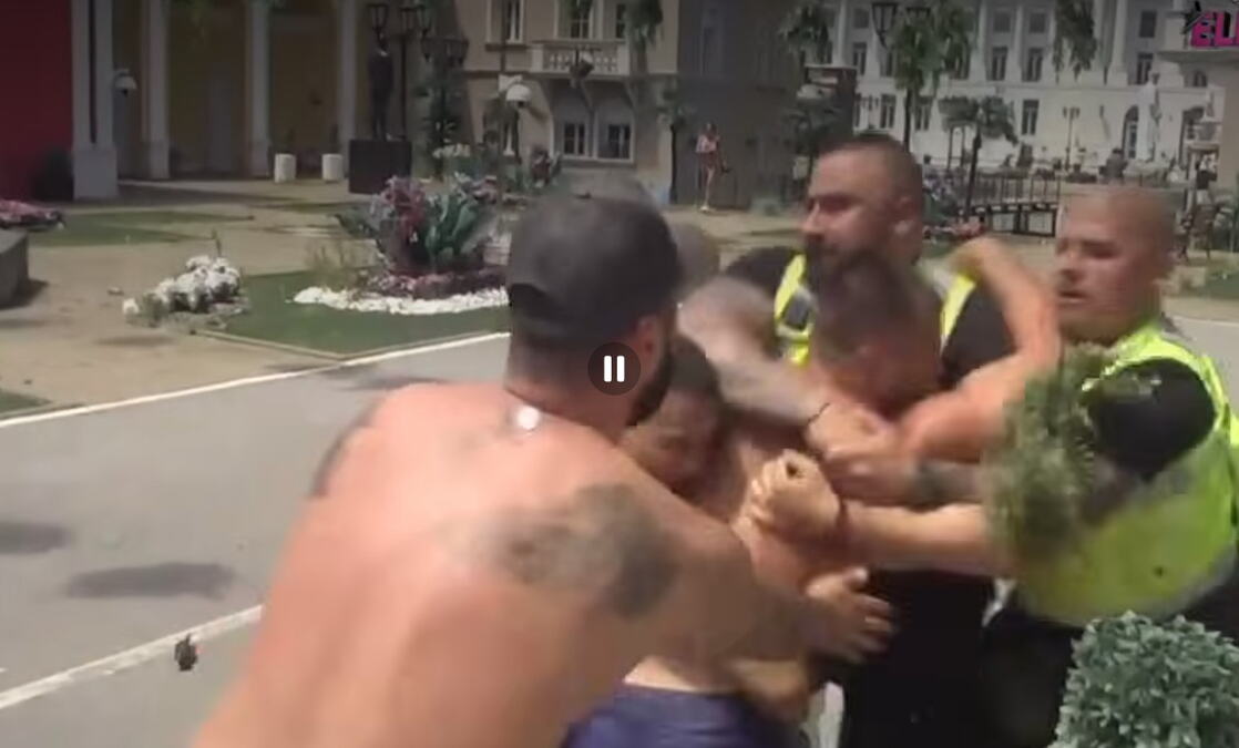 AU KAKAV KARAMBOL U ELITI! Bora i Viktor se potukli, ne mogu da ih razdvoje, HAOS kakav se ne viđa često (FOTO+VIDEO) 