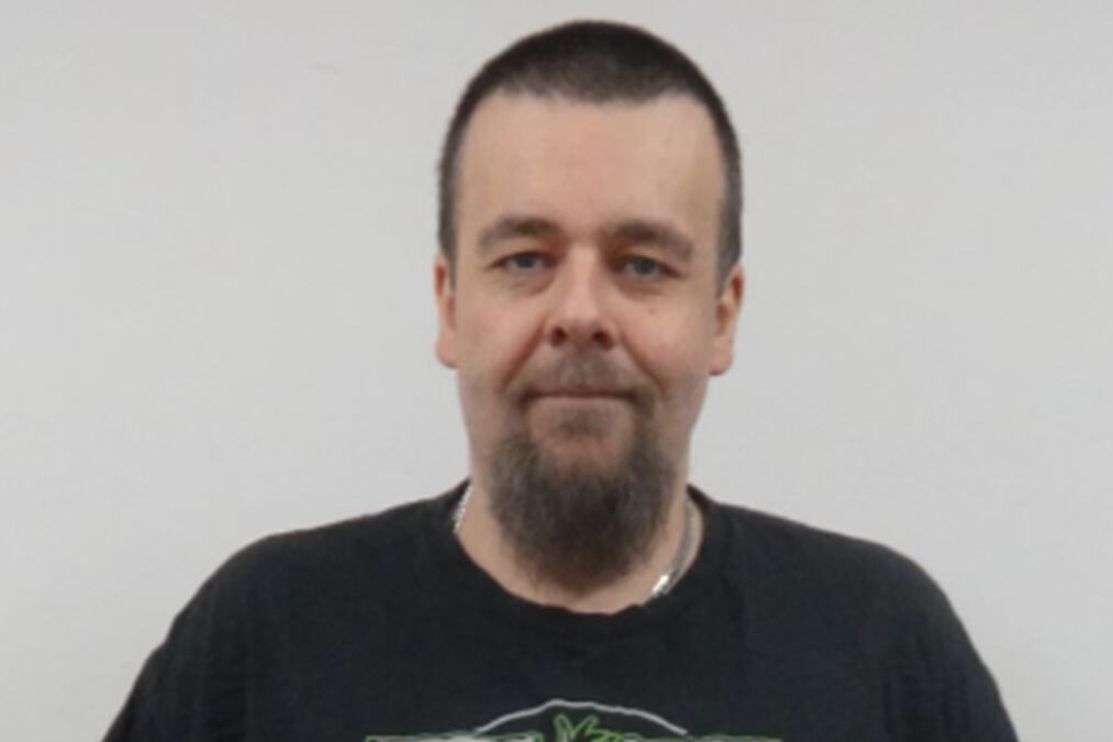 OSUĐENI UBICA POBEGAO TOKOM IZLETA! Policija na nogama: Ako vidite ovog čoveka, ne približavajte mu se!