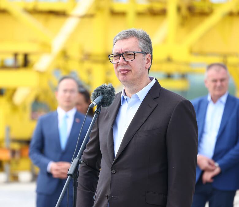 HILJADU PUTA ĆU DA PADNEM NA ASFALT, I SVAKI PUT ĆU DA USTANEM! Moćna poruka Vučića posle provokacija - Boriću se ne protiv vas, već i za vas