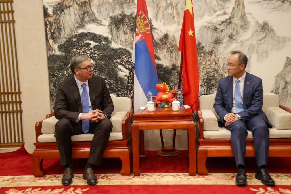"NAROD SRBIJE I VUČIĆ IDU PUTEM PROSPERITETA" Ambasador Kine Li Ming poručio: Predsednik sve vreme vodi zemlju putem uspešne izgradnje!