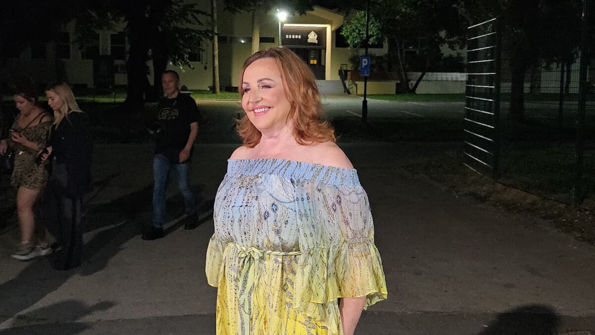 NIKO NIJE OČEKIVAO OVAKVO IZDANJE ANE BEKUTE! Pevačica se pojavila se i zasenila sve prisutne (FOTO)