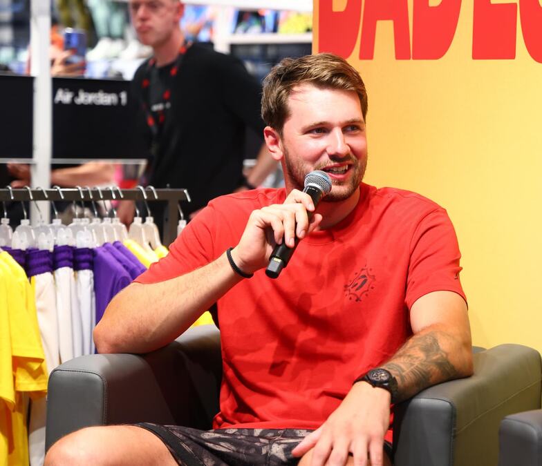 "UZ ZVEZDU SAM ODRASTAO! ROĐEN SAM KAO NAVIJAČ CRVENO-BELIH!" Luka Dončić bacio u trans Delije: Jedan detalj mu je ostao u POSEBNOM SEĆANJU!