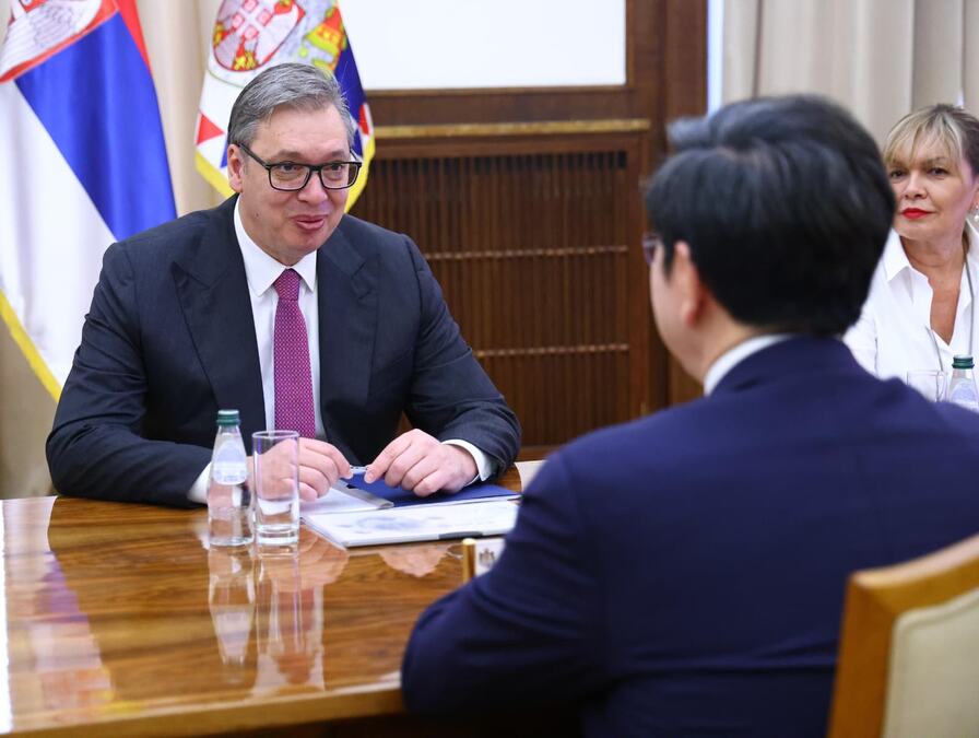 VUČIĆ SE SASTAO SA JEDNIM OD NAJVEĆIH STRUČNJAKA ZA AI: Predsednik razgovara sa Kaj-Fu Lijem