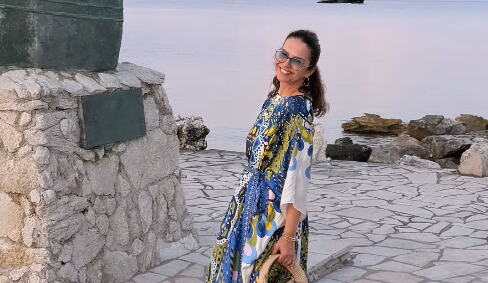 "Prava dama" Nataša Ninković uživa u morskom raju, a zbog njenog stajlinga gore mreže (FOTO)