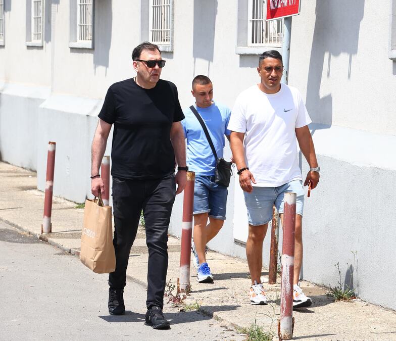 KASPER STIGAO PO MINU! Pevačica bi trebalo danas da napusti "Lazu Lazarević"! Evo ko je došao sa njenim verenikom