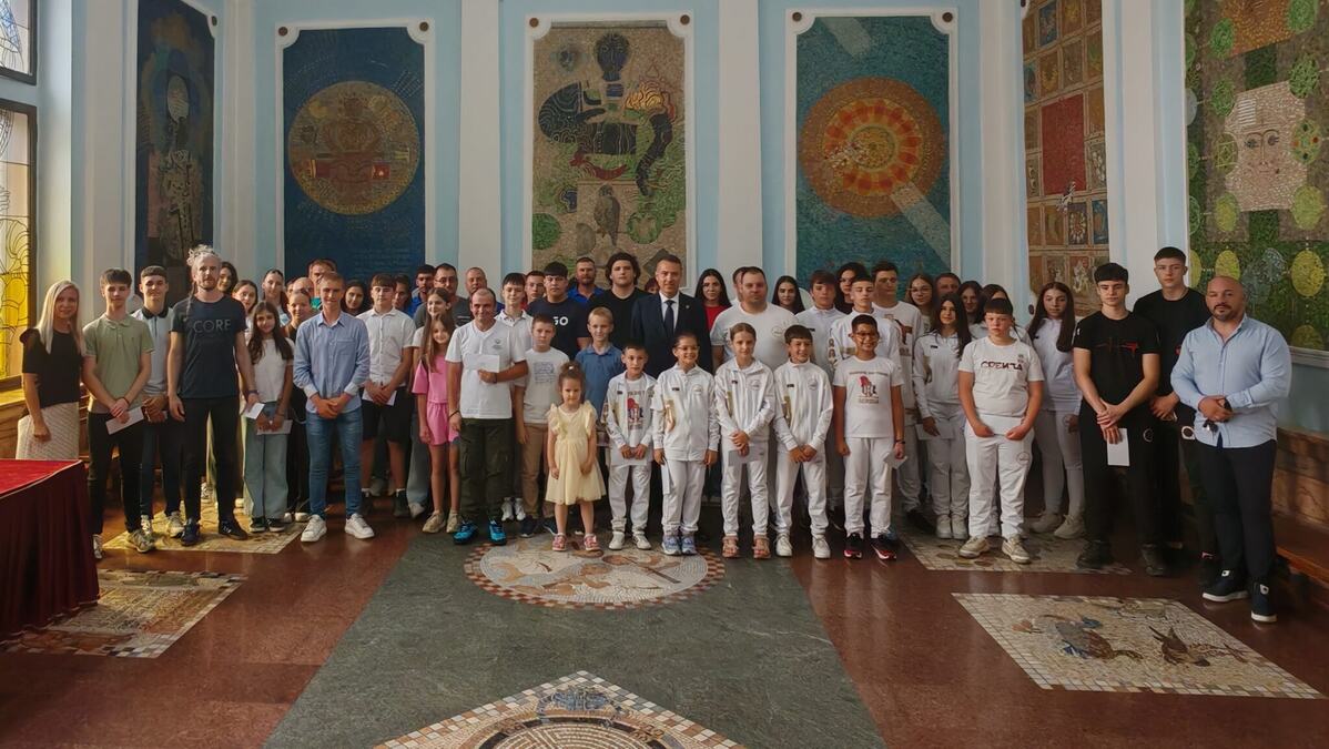REPREZENTATIVCIMA URUČENE SPORTSKE KARTICE: Prijem za najuspešnije sportiste grada Kruševca