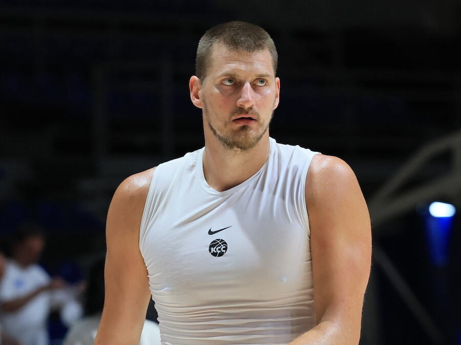 "OVAKAV NIKOLA JOKIĆ ULIVA STRAH!" Prizor sa okupljanja Srbije raspametio Evropu i svet! Orlovi napravili veliki skok bez izlaska na parket!