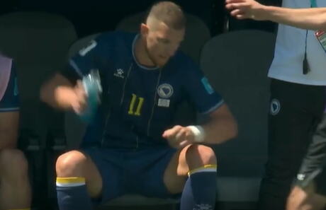 SKANDAL NA MUNDIJALU! DŽEKO BESNEO NA KLUPI ZBOG IZMENE! Saigrači nisu mogli da ga smire, napadač OPSOVAO trenera pa nastavio da divlja! VIDEO