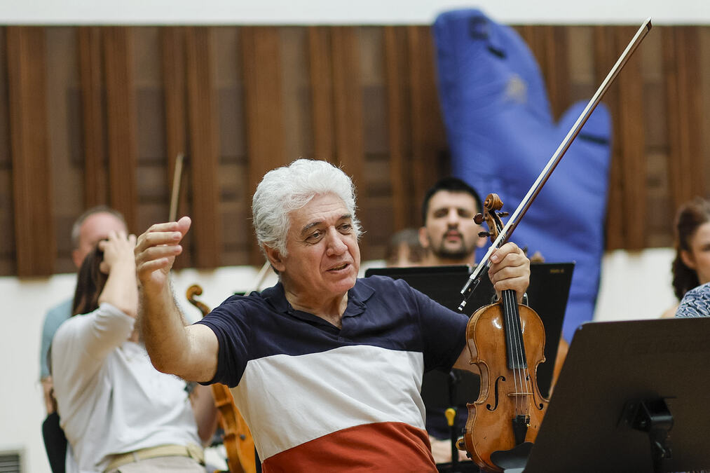 Filharmonijski koncert sa Sretenom Krstićem povodom obeležavanja Vidovdana