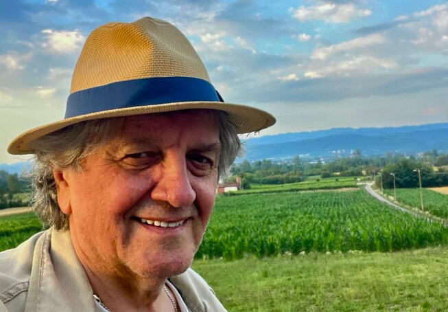 "Ni Ibica, ni Tasos, ni Maldivi, već prelepa Srbija" Evo gde Radoš Bajić provodi godišnji odmor: Otišao na selo, pa poručio: Ako mi zavidite..."