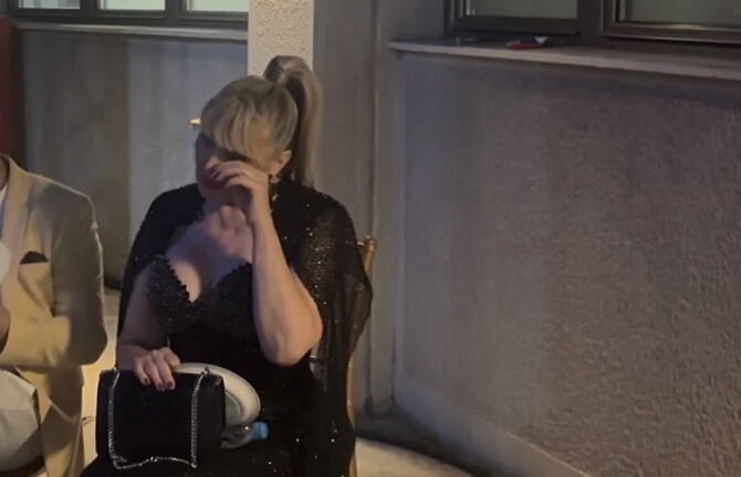SUZANA JOVANOVIĆ PLAČE KAO KIŠA! Pevačicu dotukle emocije, rasula se na komade kada je čula ovu pesmu