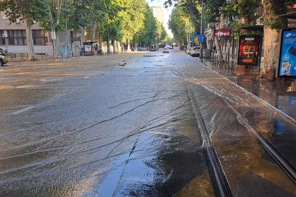 SANACIJA KVARA NA CEVOVODU U KRALJICE MARIJE U TOKU DANA: Bez vode potrošači dve opštine, oglasio se "Vodovod"