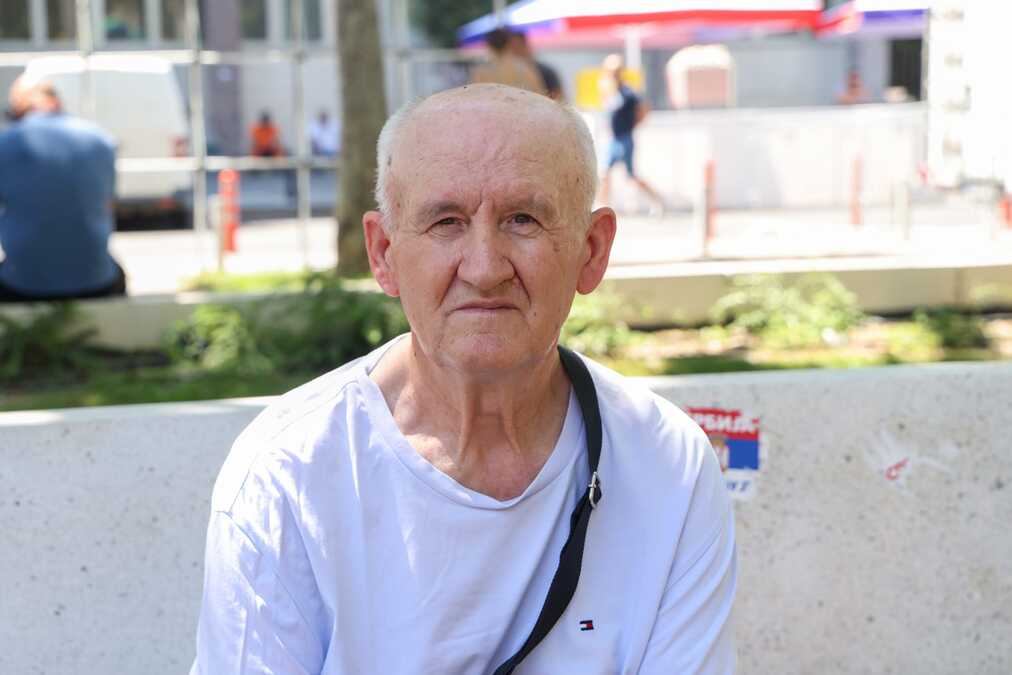 "NAJBITNIJE JE DA RADIMO I GRADIMO KAO I DO SADA, DA BUDE MIR I SLOGA" Miloš Lakić za Kurir otkrio zašto je došao na veliki skup u Beogradu