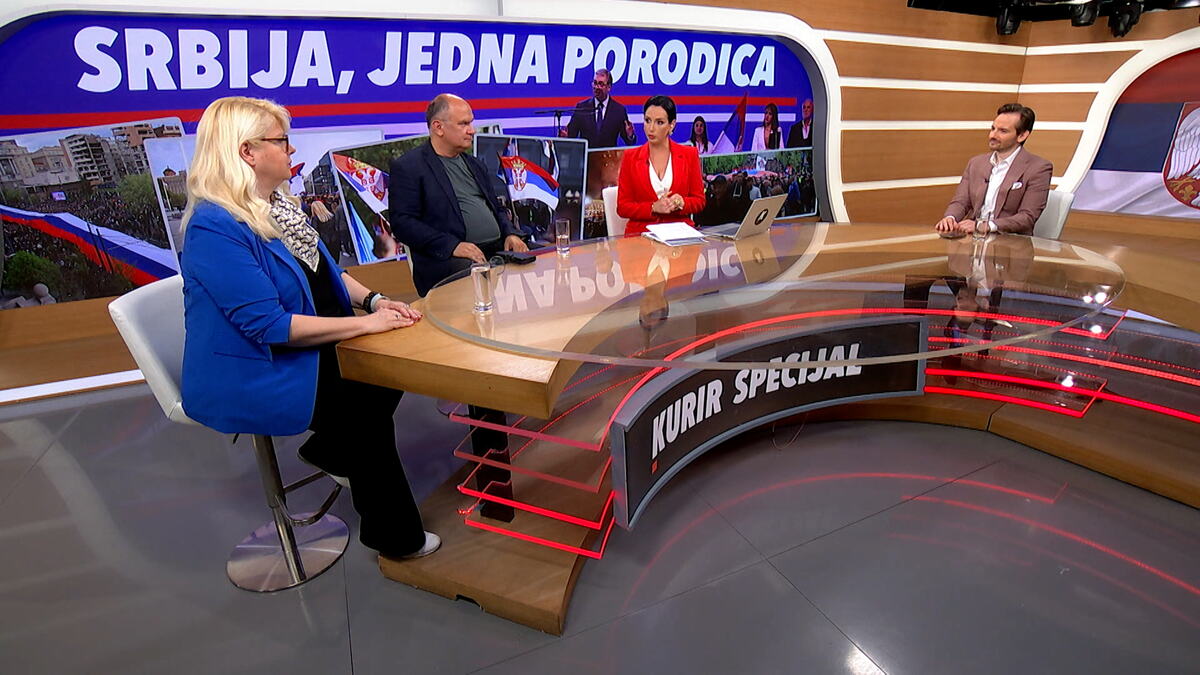"SLOGAN 'SRBIJA, NAŠA PORODICA' JE KRUNA  POLITIKE PREDSEDNIKA VUČIĆA" Gosti Specijala Kurir televizije o velikom skupu u Beogradu: "Ovo je poziv na mir"