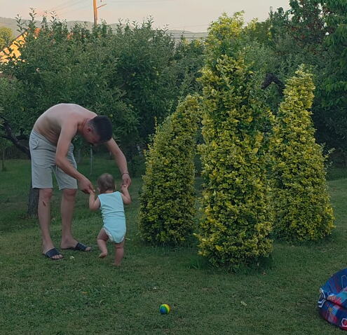 "Poželeo je da mu prvi koraci budu na Kosovu i Metohiji" Prohodao sin Milana Vasića, glumac se oglasio emotivnom objavom