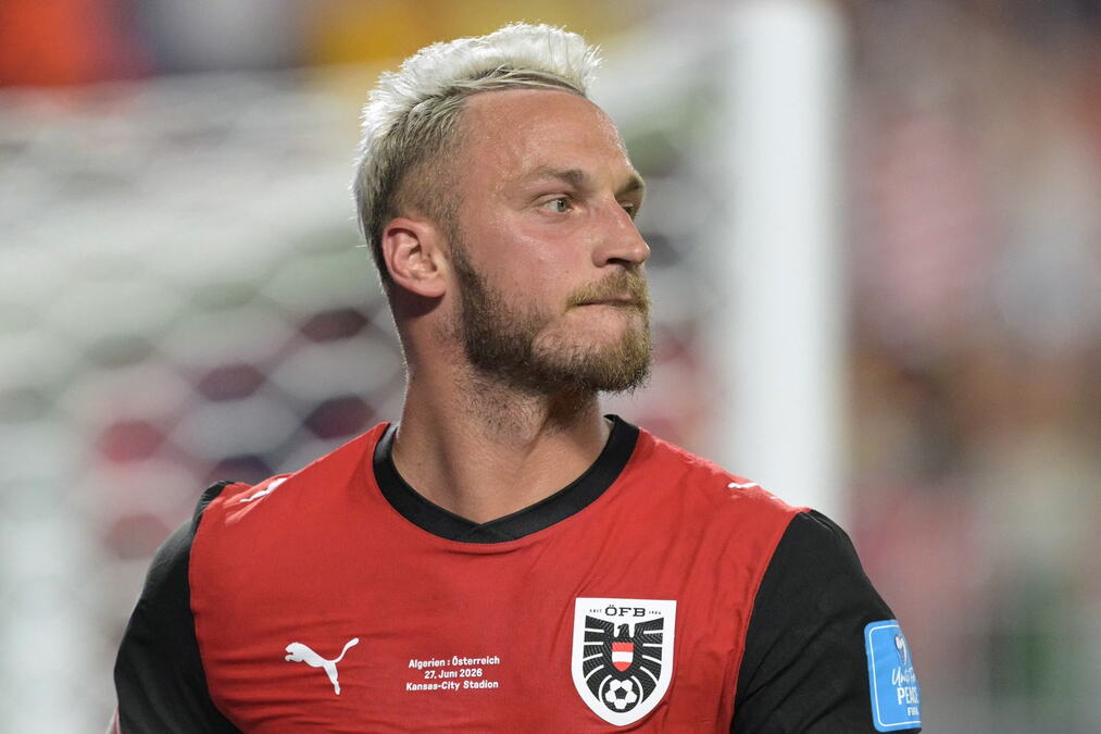 MARKO ARNAUTOVIĆ NAPRAVIO HAOS NA MEČU ALŽIR - AUSTRIJA! Potpuno izgubio kontrolu, krenuo da se OBRAČUNA sa protivnicima: Snimak obilazi planetu! (VIDEO)