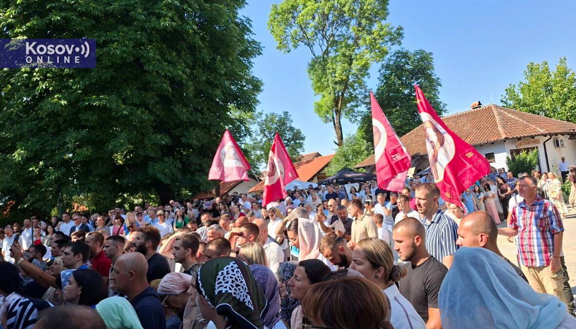''SRPSKE MAJKE RAĐAJU JUNAKE" Vernici u Gračanici sa mitropolitom Joanikijem proslavljaju Vidovdan: "Kosovo je duhovno i istorijsko ognjište srpskog naroda"