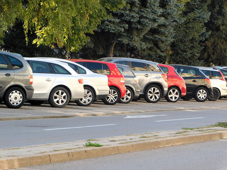 LOZNIČANI OVO DUGO ČEKAJU! Pokrenuta inicijativa za izgradnju javne garaže, cilj je da se reši haos sa parkingom