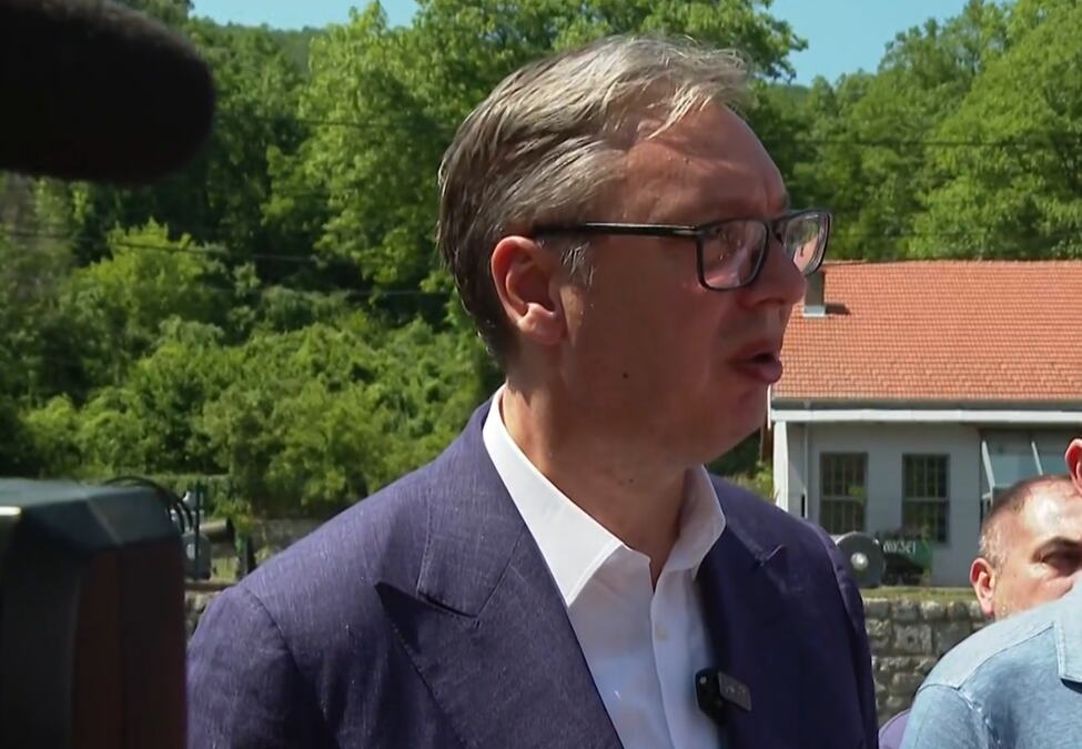 UŽIVO VUČIĆ U MANASTIRU RAVANICA: Predsednik stigao u svetinju