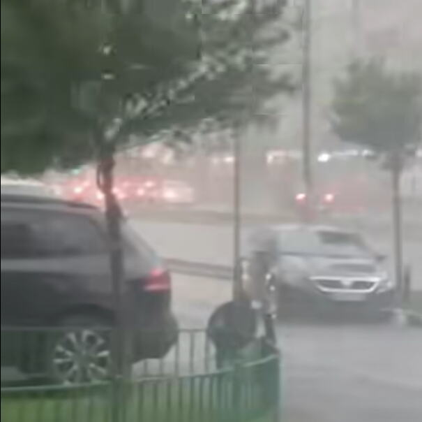 HAOS U RUMUNIJI: Bukurešt pogodila najrazornija oluja u poslednjih 40 godina (VIDEO)