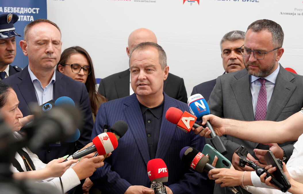 "VOZI ODMORAN": Ministar Dačić s direktorom policije Vasiljevićem i makedonskim ministrom Toškovskim obišao zajednički granični prelaz Preševo - Tabanovce