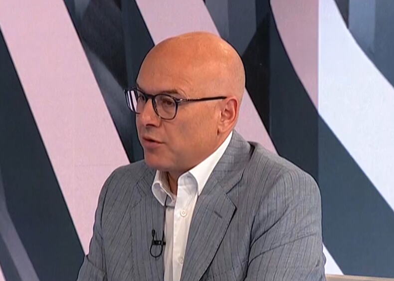 "ZAMISLITE DA SRBIJA NAPRAVI LISTU SVIH KOJI SU PISALI PROTIV VUČIĆA" Vučević odgovorio na skandaloznu zabranu ulaska srpskih novinara u Crnu Goru
