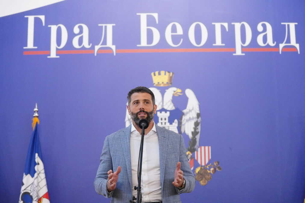 GRADONAČELNIK URUČIO NAGRADE UČENICIMA GENERACIJE! Šapić: Moja je čast što sam danas pred najboljim mladim ljudima Beograda (FOTO)
